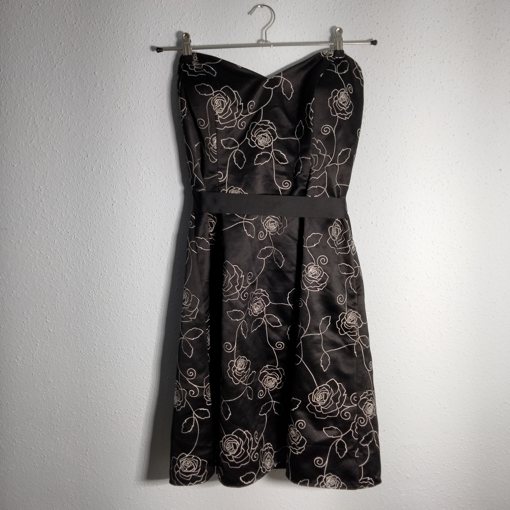 Sweet WHBM Rose Embroidery Monochrome Cocktail